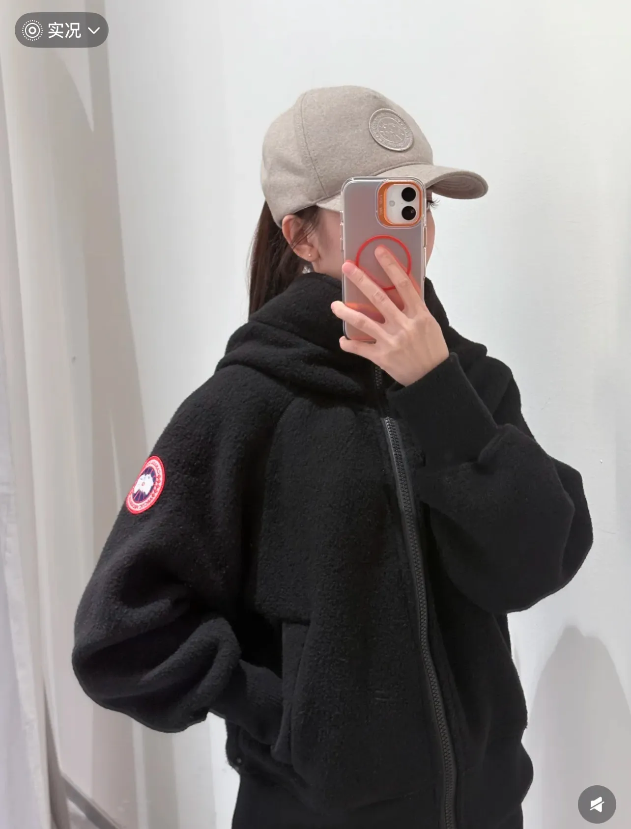 P660 Big Goose White Label Hooded Cashmere Sweatshirt Jacket [Original Mold] [Perfectly Restored] Canada Goose Canada Goose SS22 Chilliwack Humanature 01 Logo Label Zipper Drawstring Hooded Fleece Long Sleeve Bomber Jacket 7102W1 Exclusively customized wool fabric. Only compared with ZP. The popularity of this season’s new style does not require any elaboration. The fabric is warm and comfortable long plush. It is easy to put on and take off. High-tech breathable space cotton liner. It makes the entire garment very stiff and soft, comfortable and lightweight at the same time. Breathable, soft, not sweaty, lightweight, stylish, and non-deformable. The iconic double-striped reflective strips are designed behind the collar and hood. No detail is missed. High-density goose badge. All threaded accessories are customized. Three colors to choose from. Each one is super western. The upper body effect is very high-end. The loose version is not bloated at all. It is quite fashionable. It can be said that it is a very unique design. This year's must-have style is the same for men and women🔥 Color: black color code, dark gray, goose egg yolk Size: XS.-M